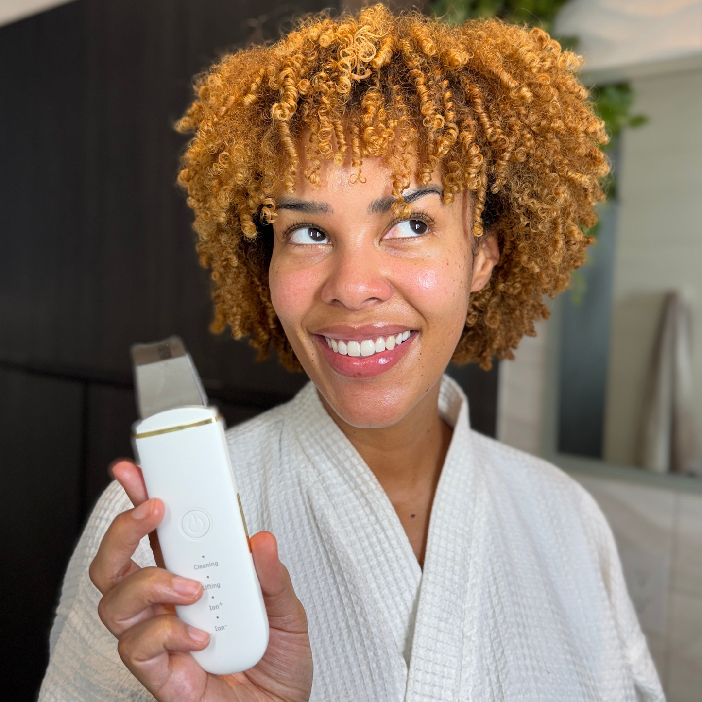 Ultrasonic Skin Scrubber Device (2026 Model)